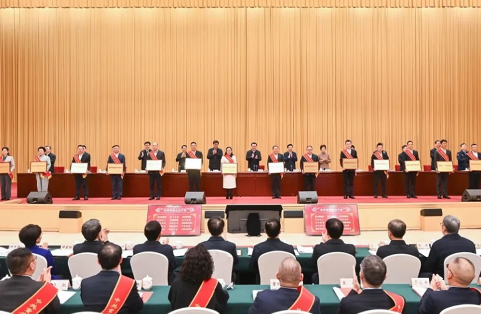 喜報 | 山外山榮獲“重慶市優(yōu)秀民營企業(yè)”稱號！